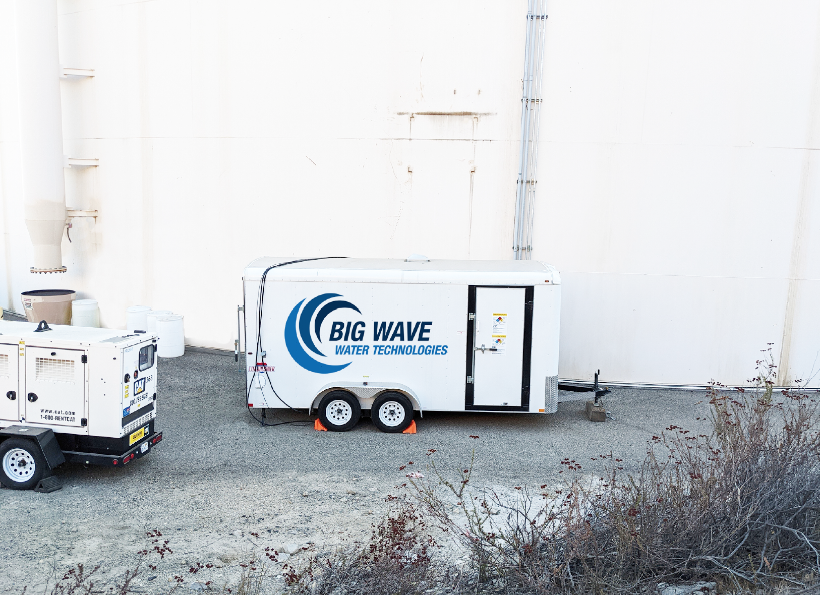 Portable chloramine boosting system that works in tandem with a water tank mixer